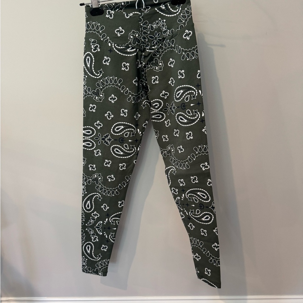 Booty by Brabants Green Paisley Leggings